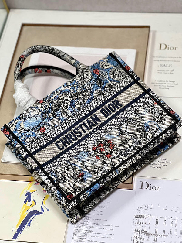 Dragons Bags Detail