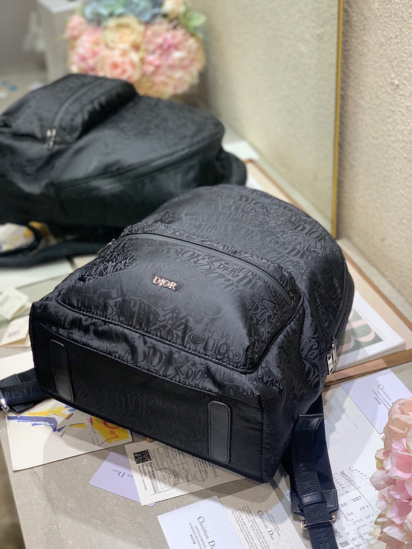 Dragons Bags Detail