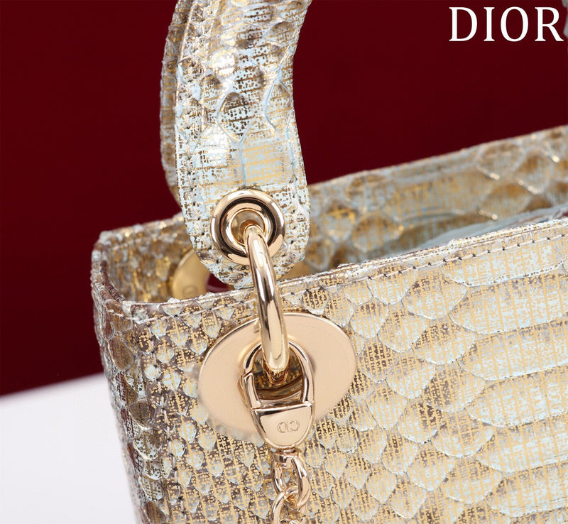 Dragons Bags Detail