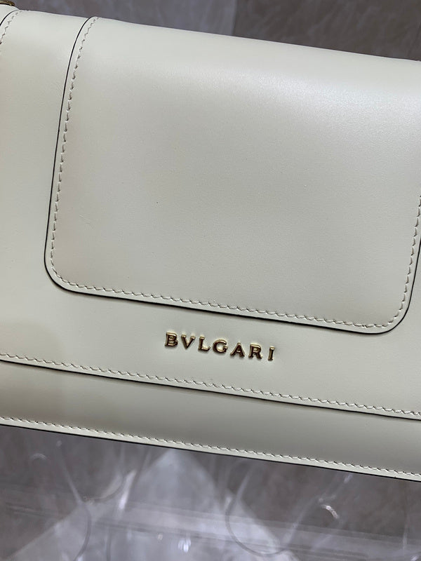 Dragons Bags Detail