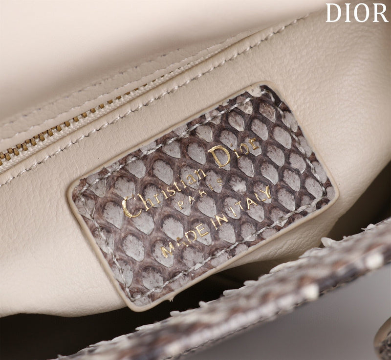 Dragons Bags Detail
