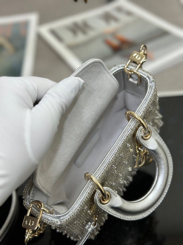 Dragons Bags Detail