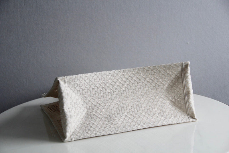 Dragons Bags Detail