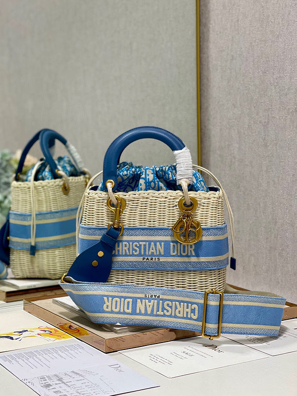 Dragons Bags Detail