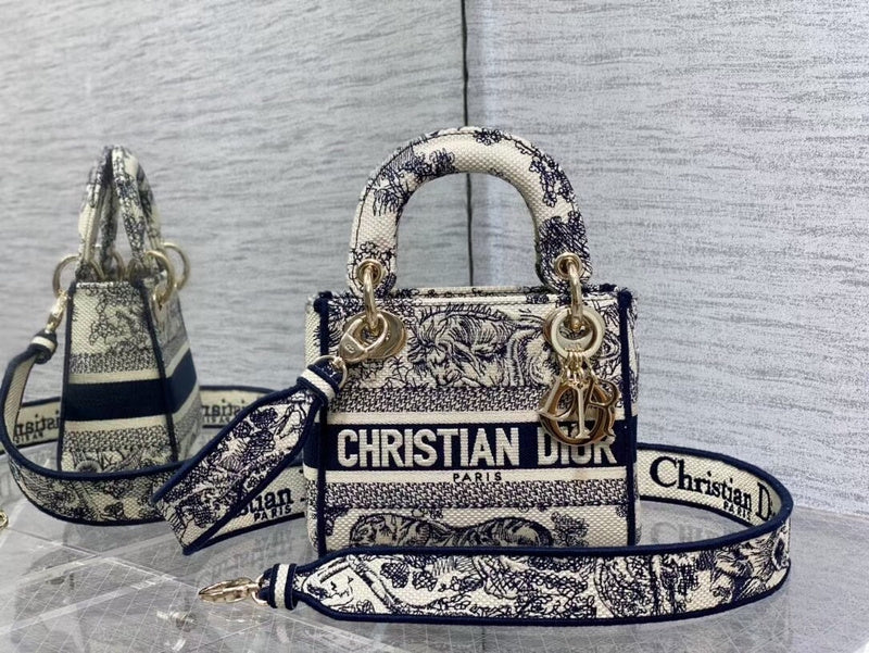 Dragons Bags Detail