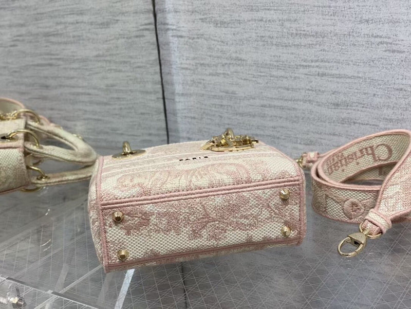 Dragons Bags Detail