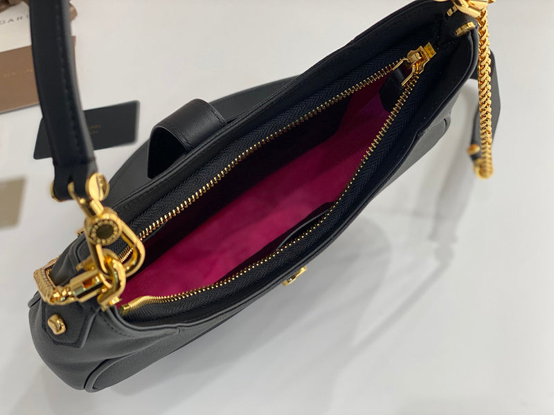 Dragons Bags Detail