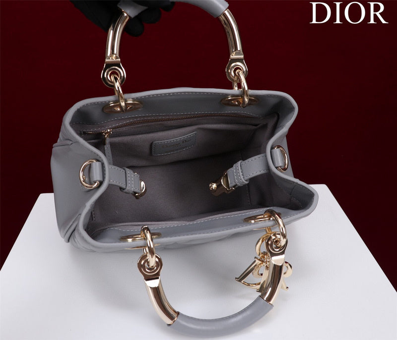 Dragons Bags Detail