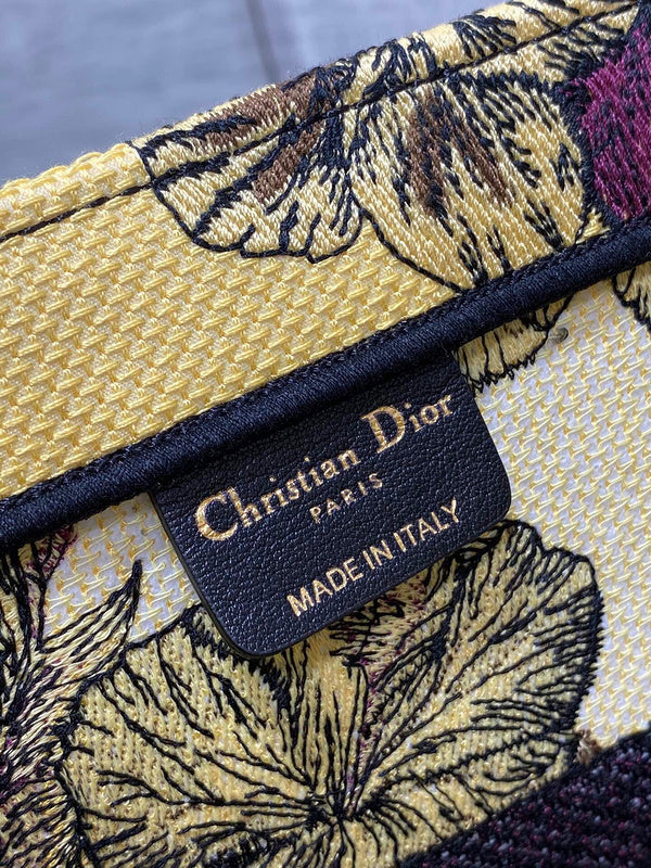 Dragons Bags Detail