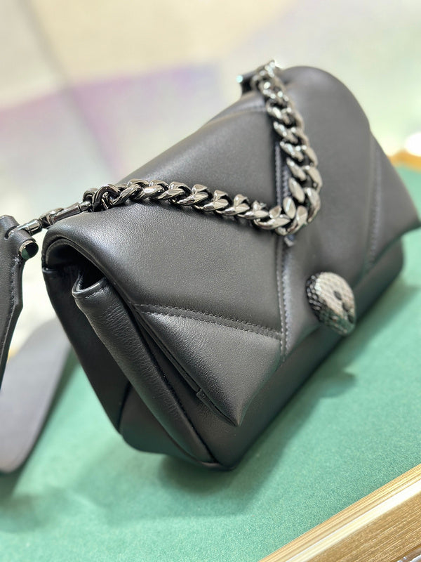 Dragons Bags Detail