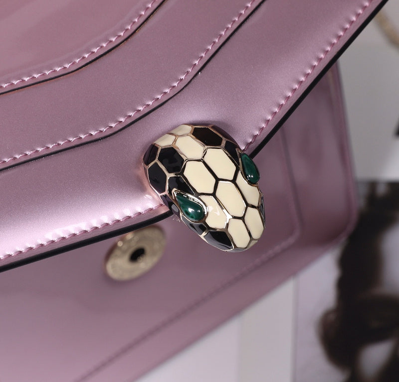 Dragons Bags Detail