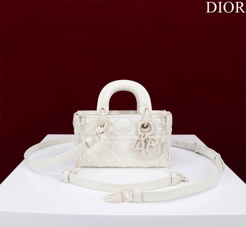 Dragons Bags Detail