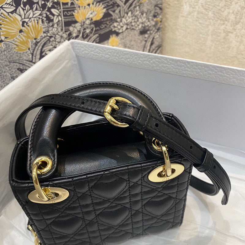 Dragons Bags Detail