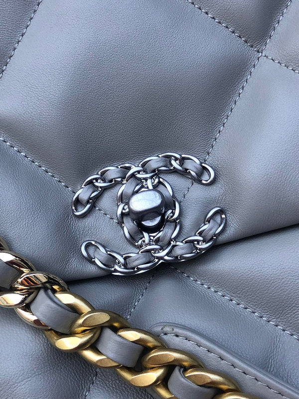 Dragons Bags Detail