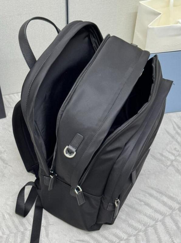 Dragons Bags Detail