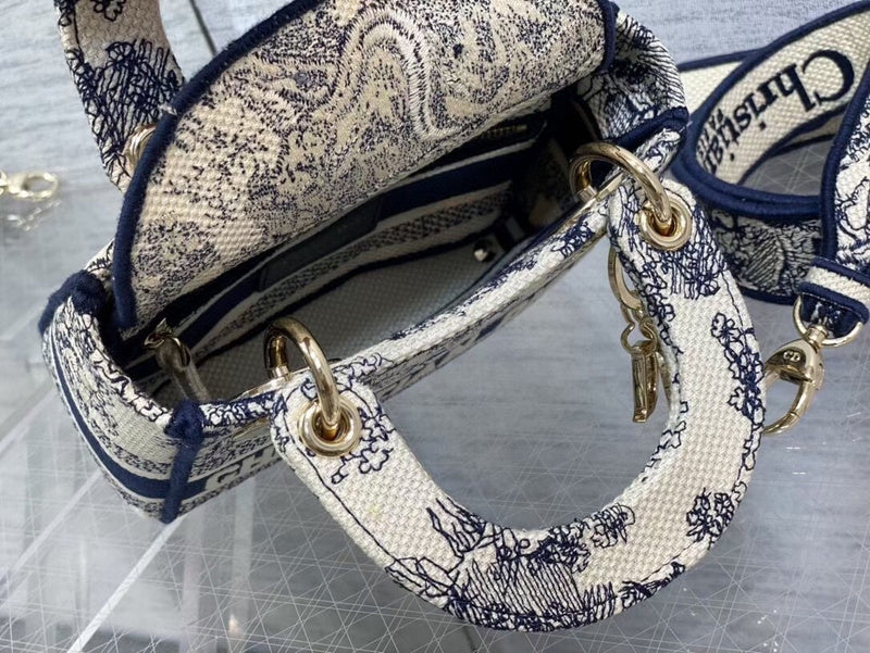 Dragons Bags Detail
