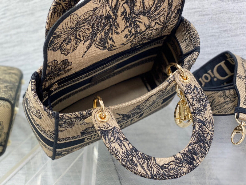 Dragons Bags Detail