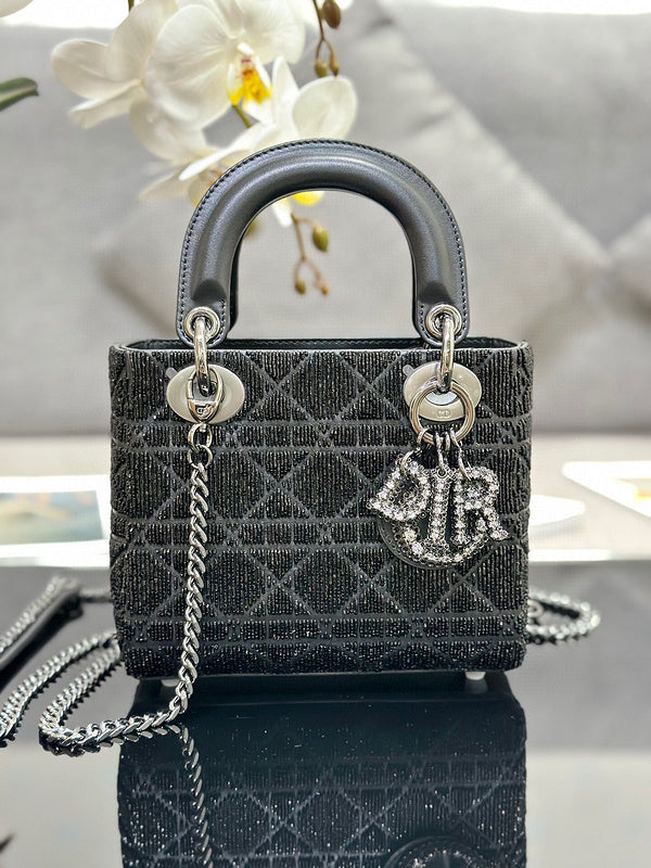 Dragons Bags Detail