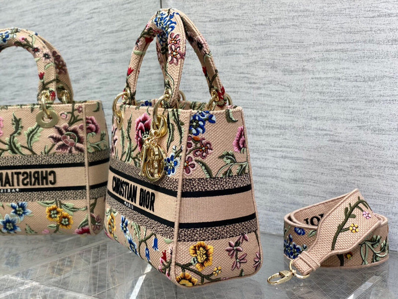 Dragons Bags Detail