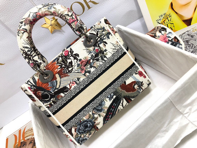 Dragons Bags Detail
