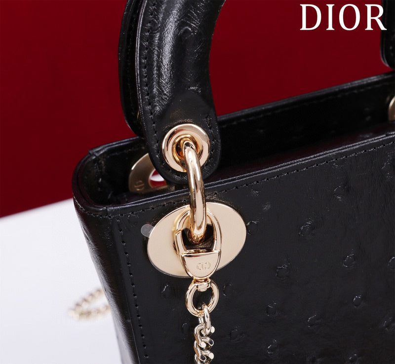 Dragons Bags Detail