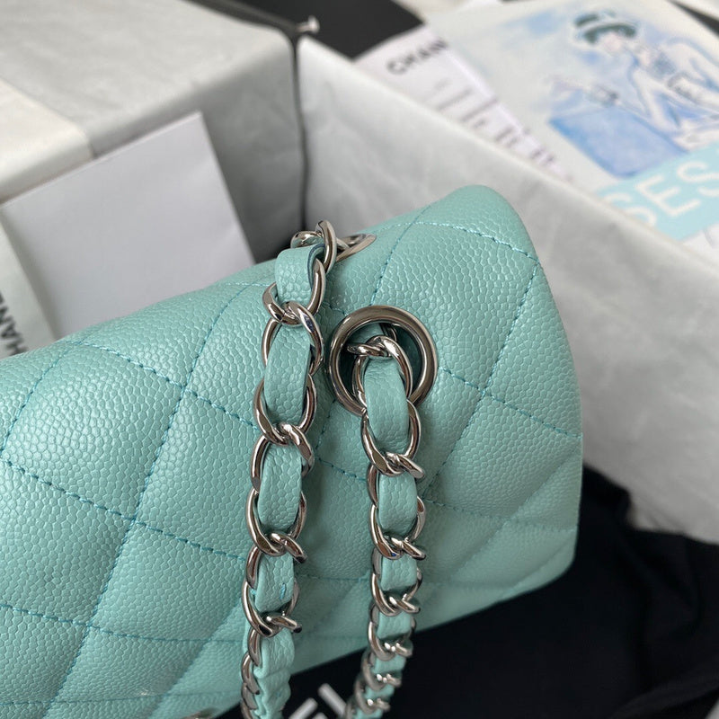 Dragons Bags Detail