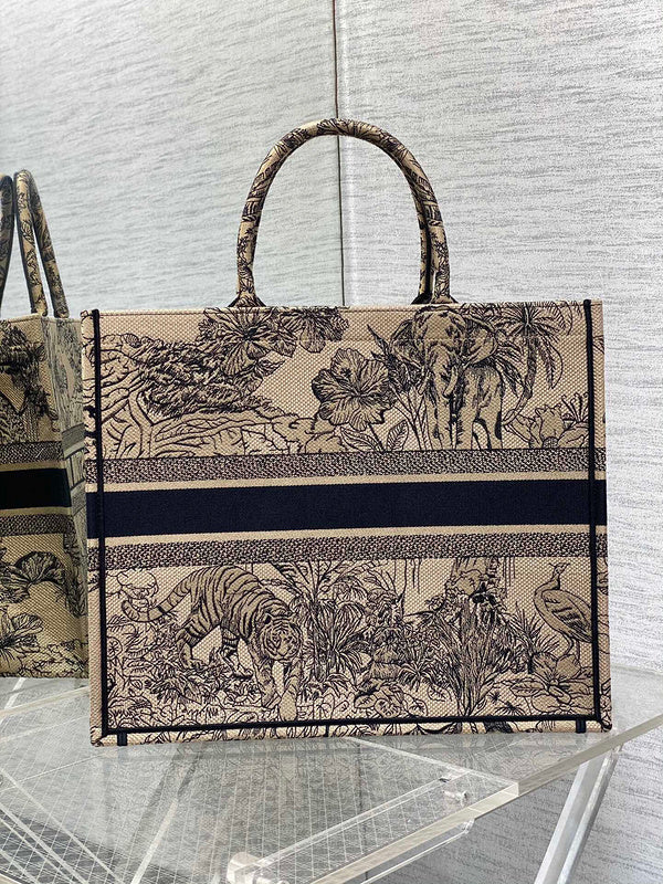 Dragons Bags Detail