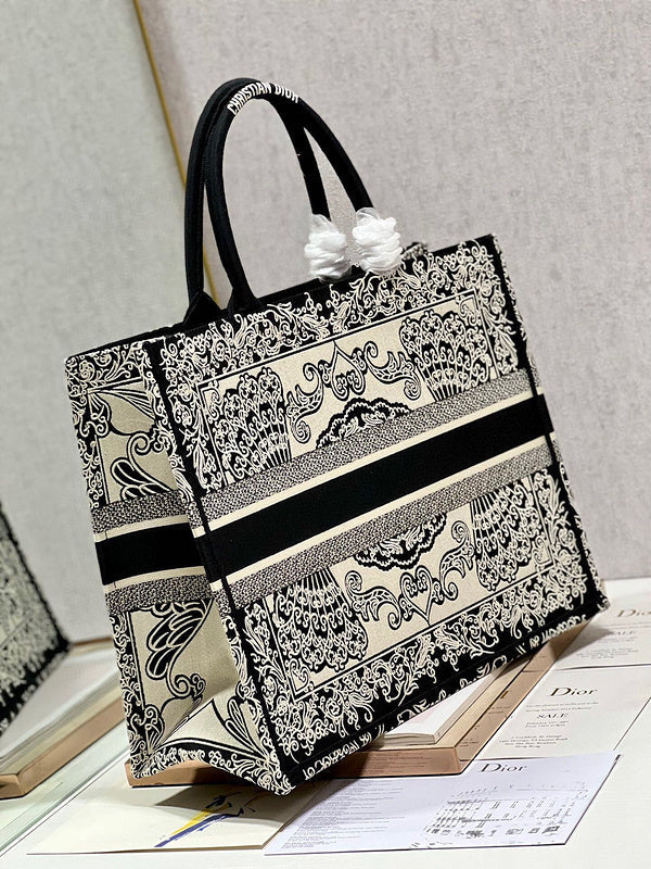 Dragons Bags Detail