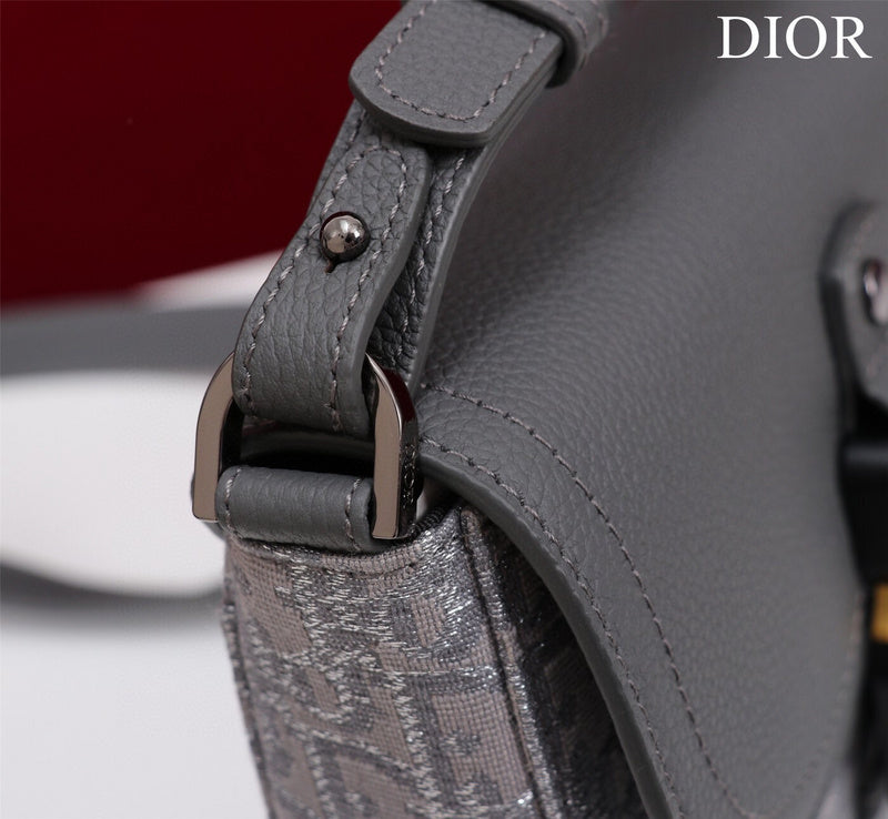 Dragons Bags Detail