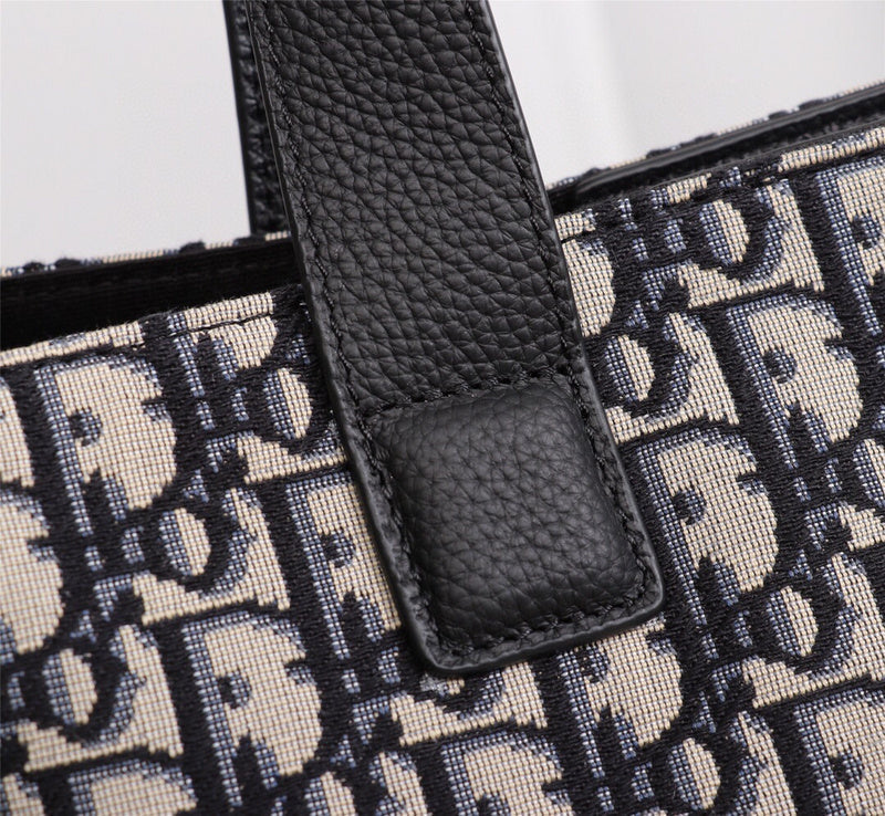 Dragons Bags Detail