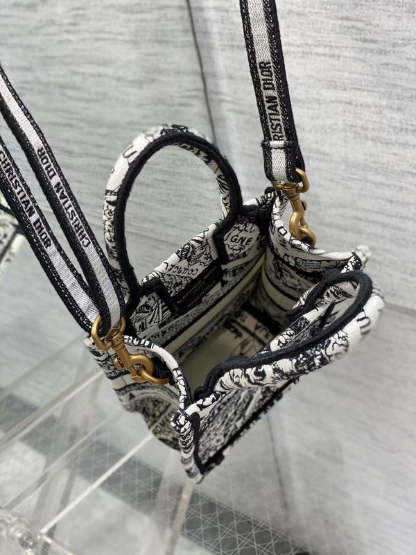 Dragons Bags Detail