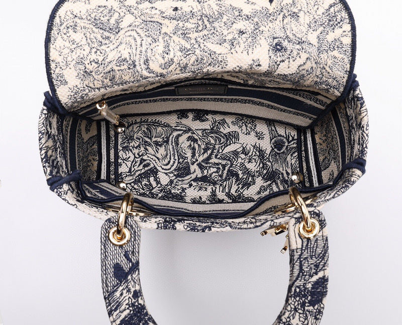Dragons Bags Detail