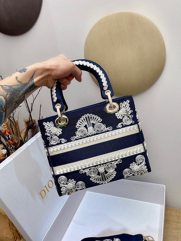 Dragons Bags Detail