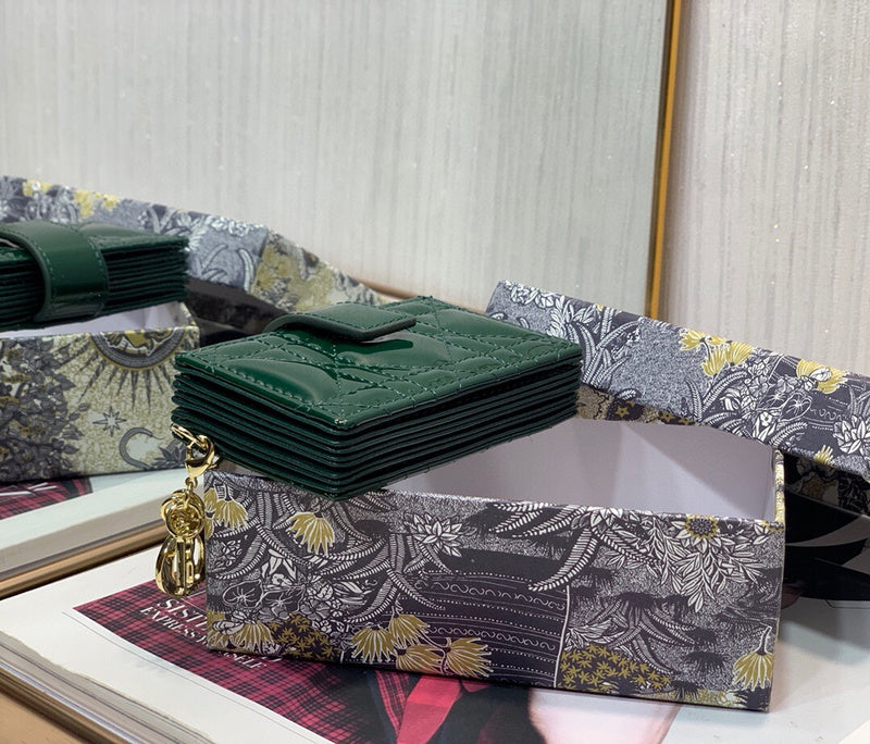 Dragons Bags Detail