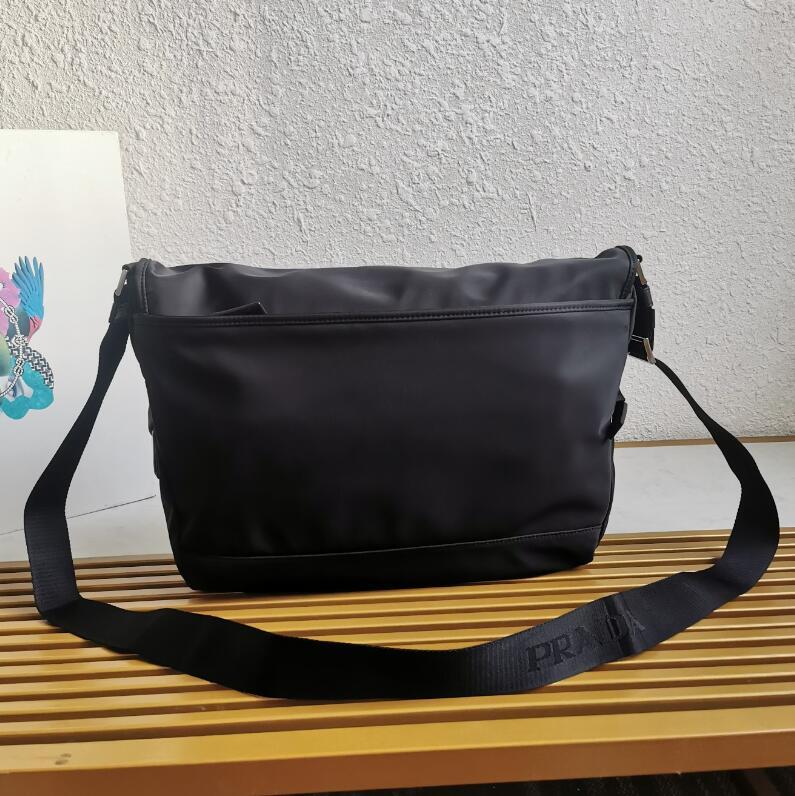 Dragons Bags Detail