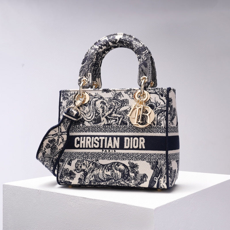 Dragons Bags Detail