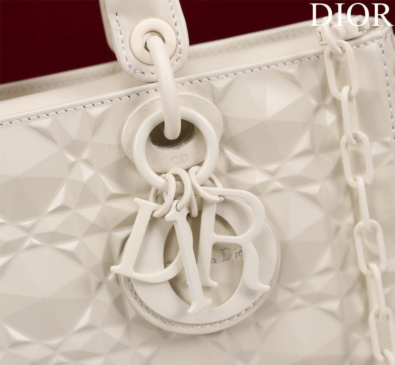Dragons Bags Detail