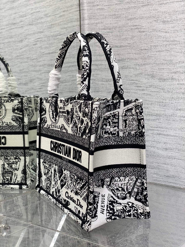 Dragons Bags Detail