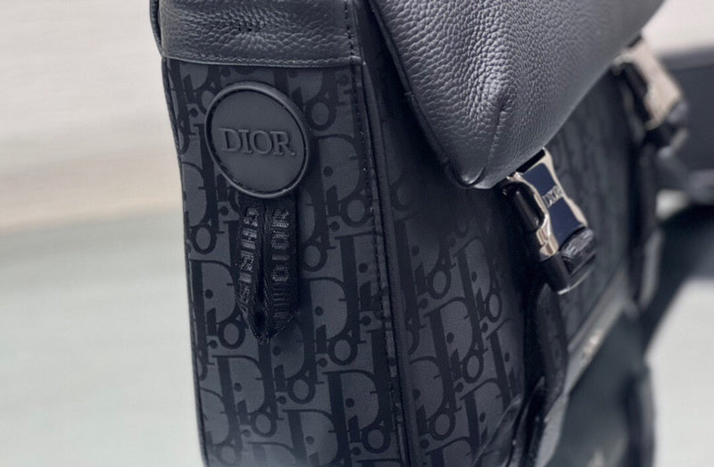 Dragons Bags Detail