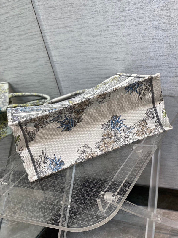 Dragons Bags Detail