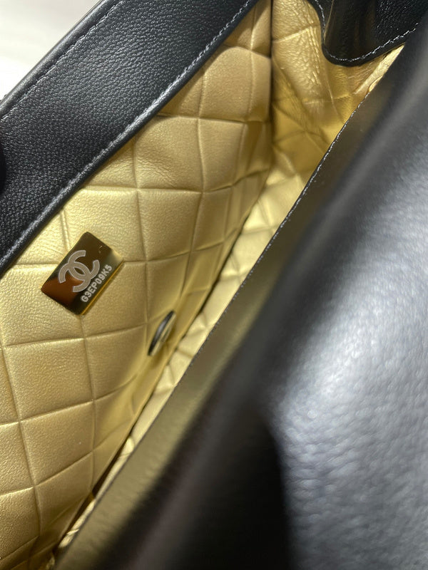 Dragons Bags Detail
