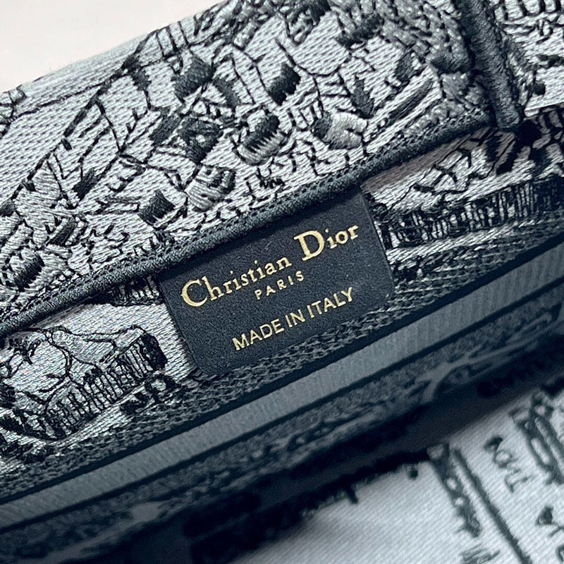 Dragons Bags Detail