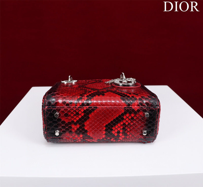 Dragons Bags Detail
