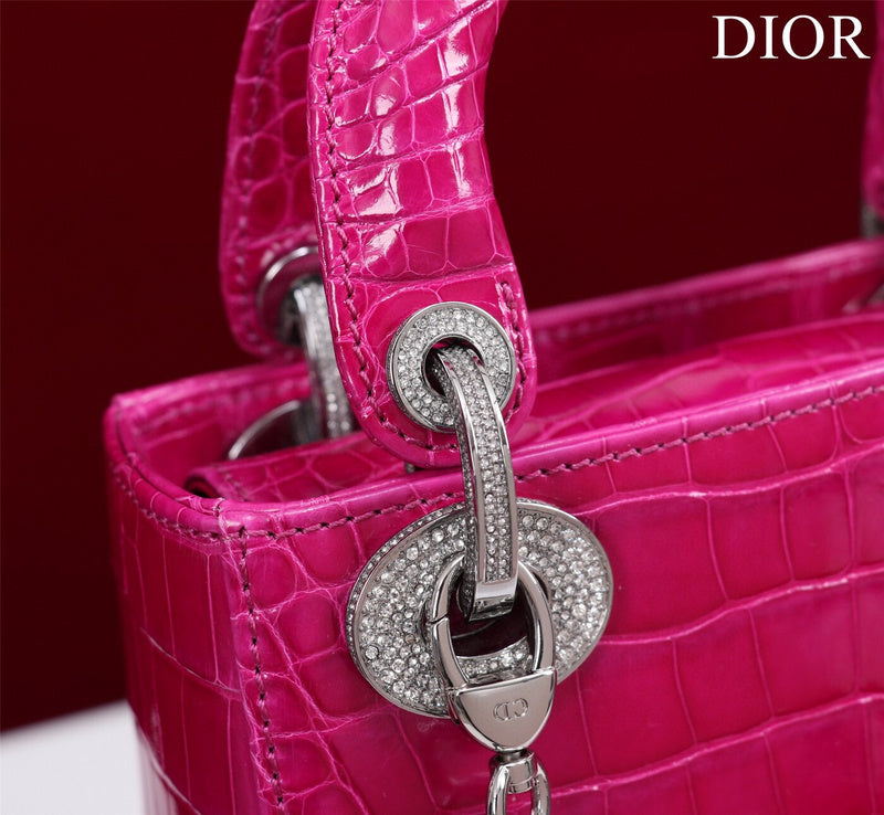 Dragons Bags Detail