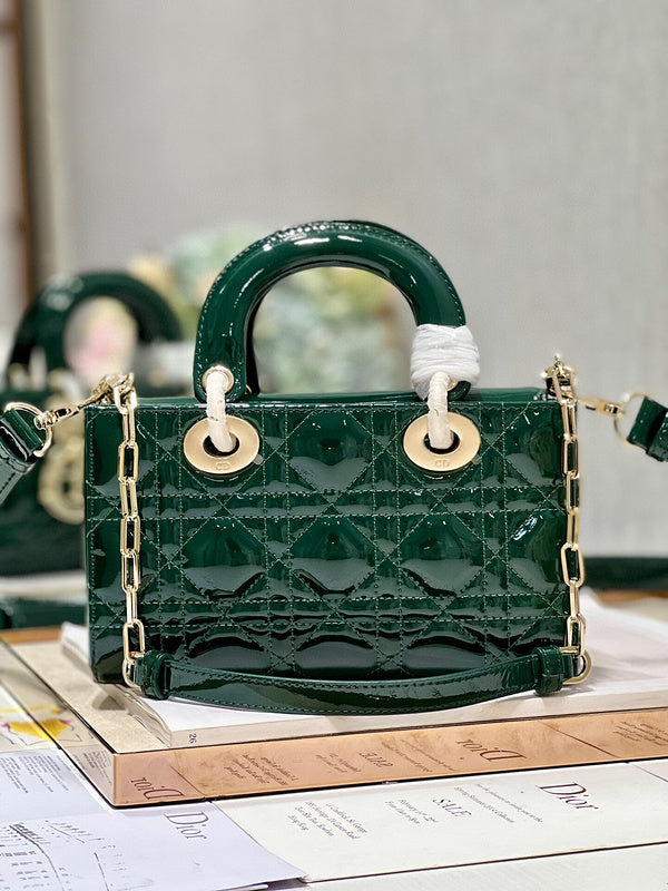 Dragons Bags Detail