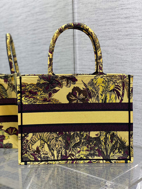 Dragons Bags Detail