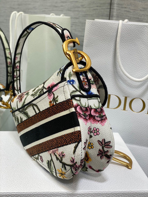 Dragons Bags Detail