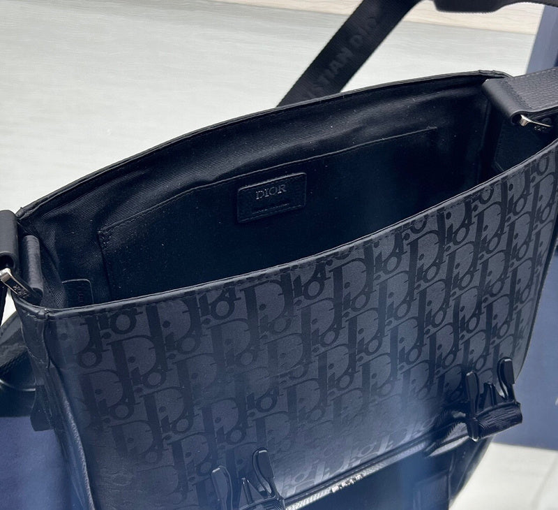 Dragons Bags Detail