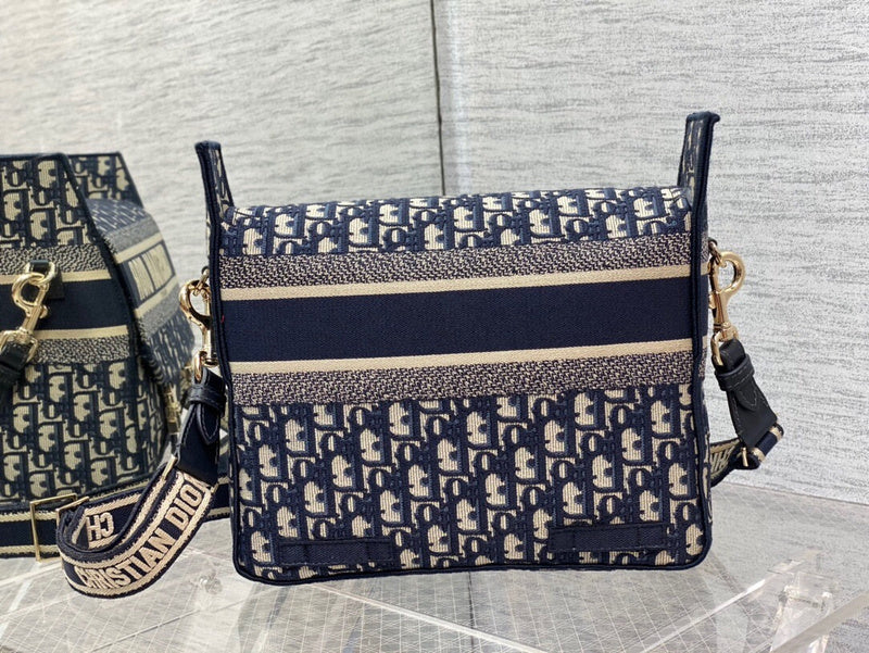 Dragons Bags Detail