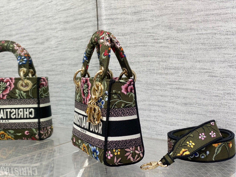 Dragons Bags Detail